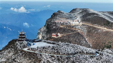 Longtou Mountain Scenic Area: A Majestic Retreat with Enchanting Temples and Breathtaking Panoramas!