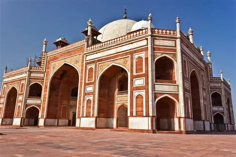 Zamzama Masjid! An Architectural Marvel Steeped in Mughal History