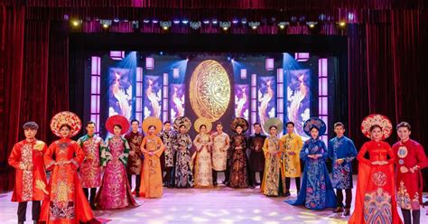 Ao Dai Show! A Cultural Spectacle Unveiling Vietnamese Elegance and Tradition