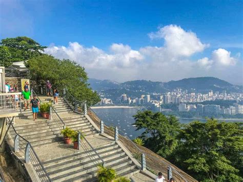 Mirante do Morro da Urca! Stunning Panoramas and Refreshing Ocean Breezes Await