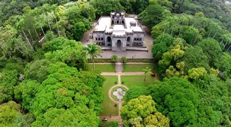 Parque Lage: A Historical Gem Hiding in Plain Sight Amidst Rio de Janeiro's Vibrant Landscape!