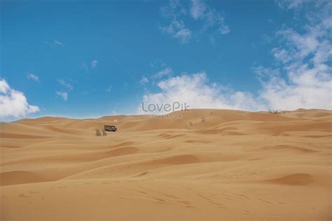 Shapotou Scenic Area: Where Sand Dunes Meet Historical Wonders!