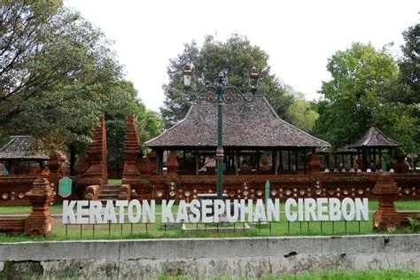 The Majestic Keraton Kasepuhan: A Window into the Past and Present of Cirebon!