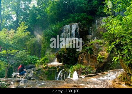 The Majestic Qixing Mountain Waterfall: An Undiscovered Gem for Nature Lovers!