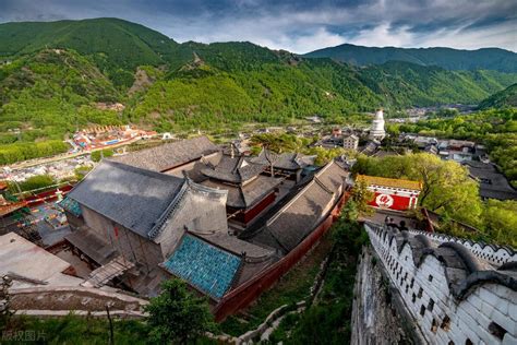 Wutai Mountain Scenic Area: A Journey Through Sacred Peaks and Ancient Temples!