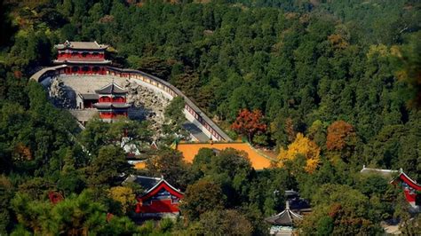 Xiangshan Park: A Majestic Mountain Retreat and Historic Treasure Trove!